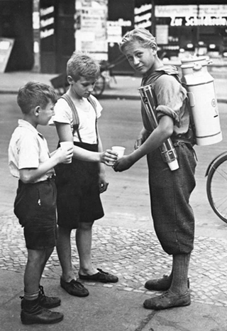 1930s Lemonade Stand